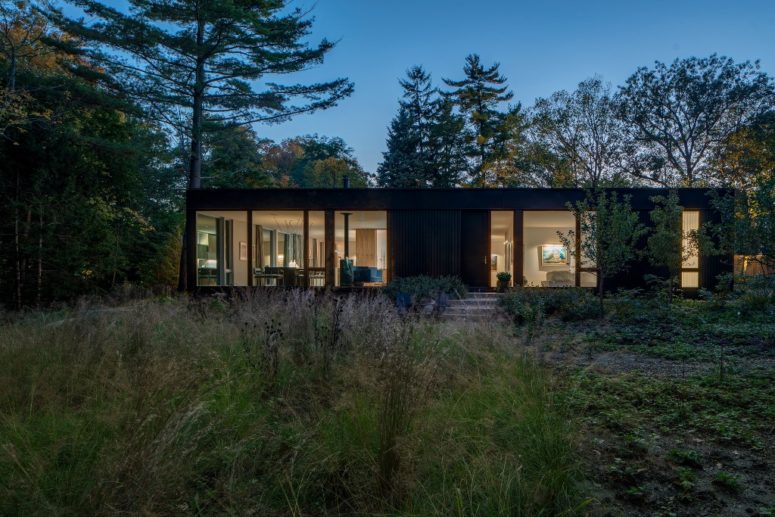 This gorgeous natural home is a single floor one to create a storng connection with nature as the owners are nature lovers This gorgeous natural home is a single floor one to create a storng connection with nature as the owners are nature lovers