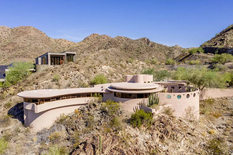 This unique house is called Circular Sun House and was built by Frank Lloyd Wright