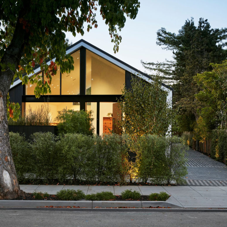 This contemporary home in California features contrasts and contemporary and mid century modern design This contemporary home in California features contrasts and contemporary and mid century modern design