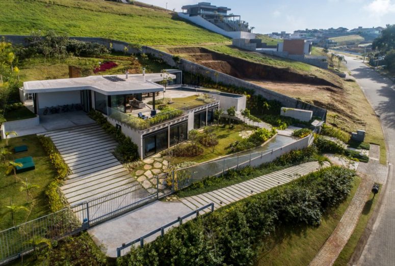 Contemporary Concrete House On A Steep