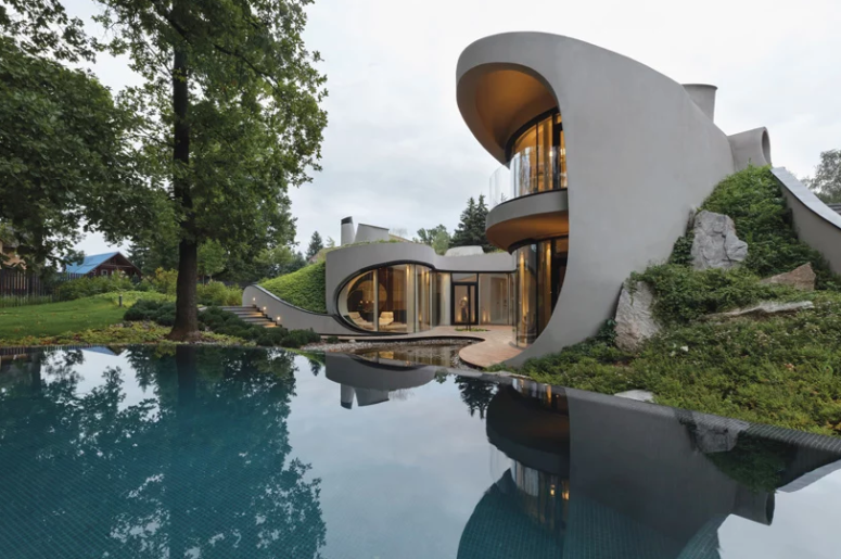 The landscape is articial but looks very natural and the house is like a lagoon here