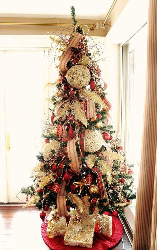 25 Super Trendy Oversized Christmas Ornaments - DigsDigs