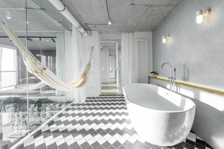 The bathroom is hidden behind glass doors and can be made private with curtains, there's a hammock for relaxation The bathroom is hidden behind glass doors and can be made private with curtains, there's a hammock for relaxation