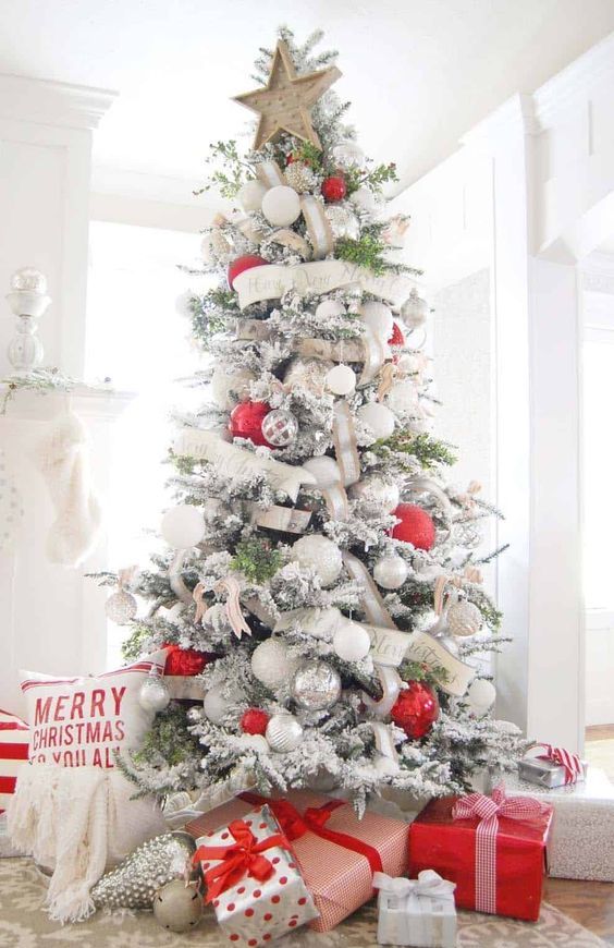 25 Super Trendy Oversized Christmas Ornaments - DigsDigs