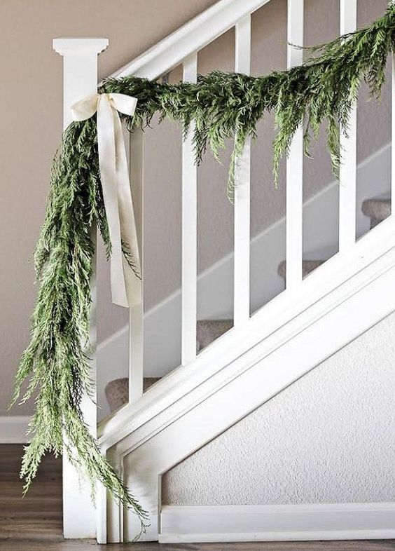 25 Christmas Greenery Garlands For Indoors And Outdoors DigsDigs