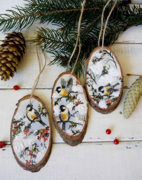 gorgeous wood slice Christmas ornaments with painted birds on trees are very wintry - use stickers if you can't paint