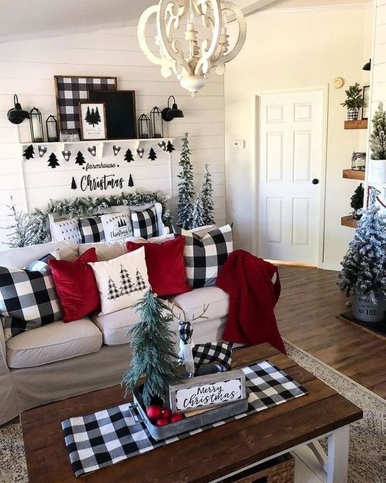 25 Cozy Buffalo Check Christmas Decor Ideas - DigsDigs