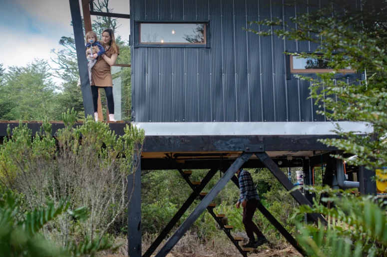 The cabin is built on tilts to raise it above the ground for views and to avoid losing warmth too fast The cabin is built on tilts to raise it above the ground for views and to avoid losing warmth too fast