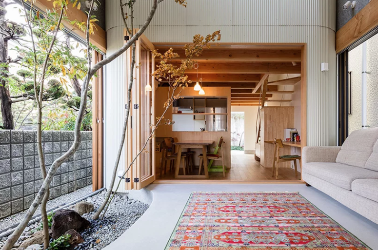 This garden takes place right in the living room, it's a nice substitute to a TV that we are used to see here This garden takes place right in the living room, it's a nice substitute to a TV that we are used to see here