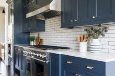 08 a navy kitchen with gold touches, a subway tile backsplash and a boho rug to add color to the space