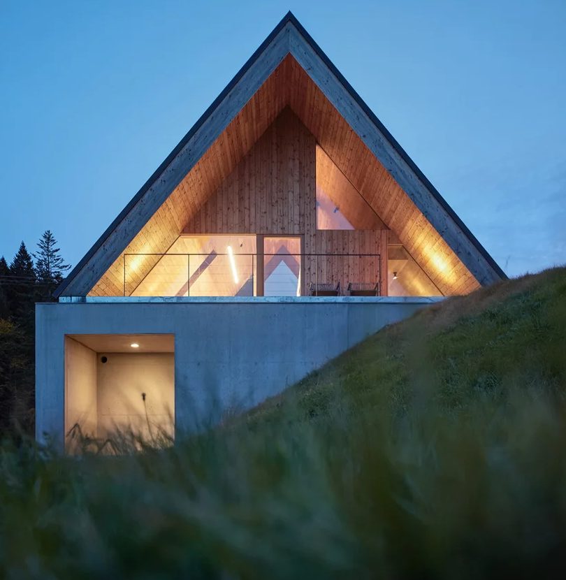 The house is built into a steep slope to erge with the landscape and keep the dwelling in hamony with the terrain