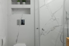 11 The combo of white marble and catchy printed tiles is a very cool and fresh idea