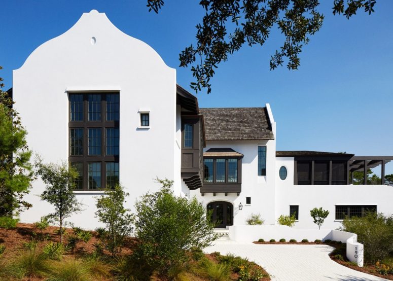 This bold and unique looking residence in Florida is inspired by European acrhitecture