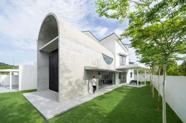 This contemporary home looks really unique, it's a vault of concrete for real