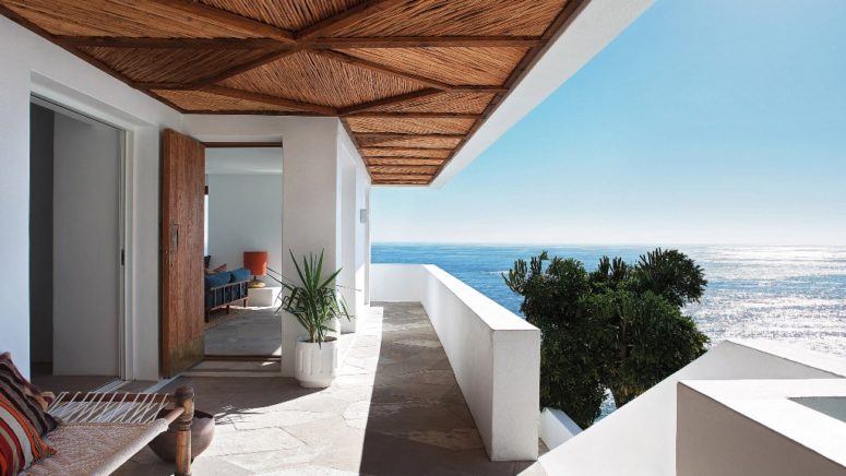 This gorgeous mid century modern home in Cape town was renovated to make it a perfect holiday home