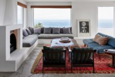 04 The living room decor continues the outdoor spaces with the same furniture, there’s a fireplace and cool art