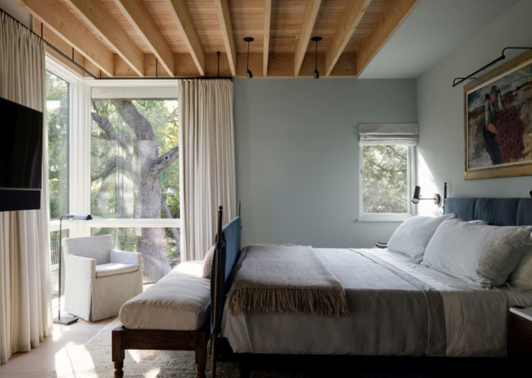 The large tree canopies offer lots of shade and also ensure privacy for most of the interior spaces