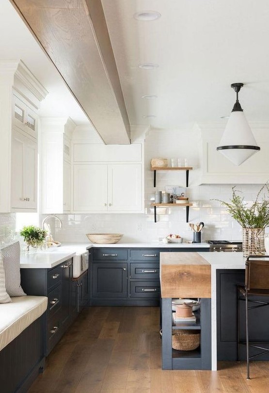 a contrasting kitchen with white upper cabinets and graphite grey lower ones, light colored wood touches