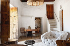 01 This beautiful primitive home is located in Ibiza, it’s over 400 years and was bought as a holiday home by two New Yorkers