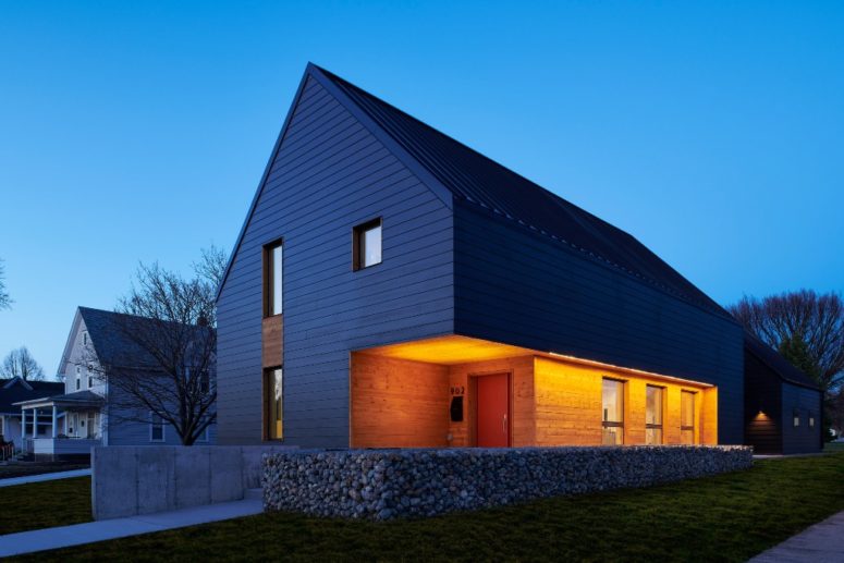 Contemporary PassivHaus That Produces Energy