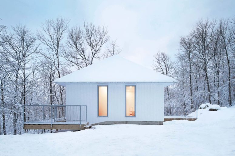 This ultra minimalist white chalet is called Poisson Blanc and is located in Canada