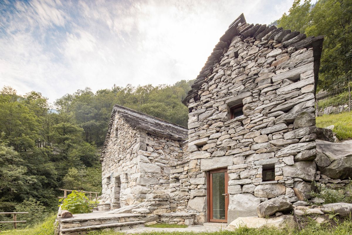 This unique old stone barn was turned into an ultra modern holiday home, with modern interiors but a preserved exterior