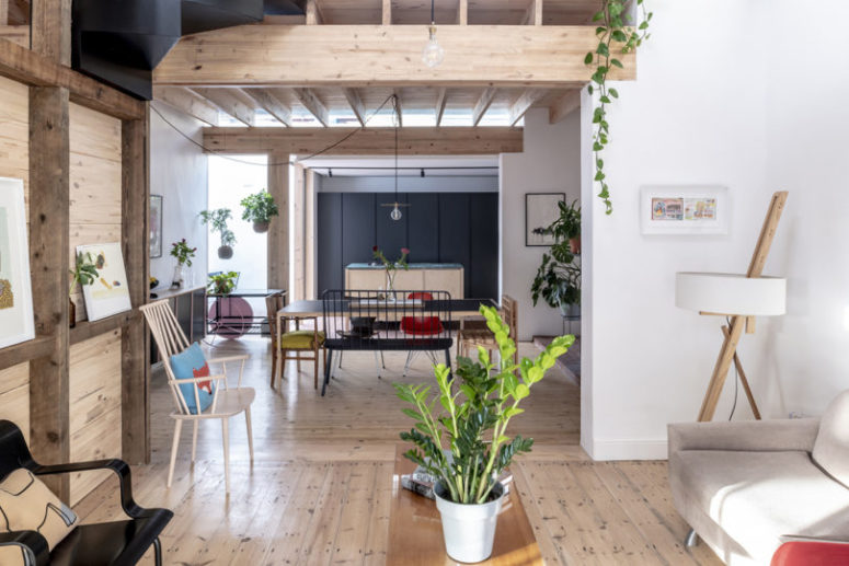 The home is divided into 2 zones mixing up private and public spaces, lots of wood was added to inner decor The home is divided into 2 zones mixing up private and public spaces, lots of wood was added to inner decor