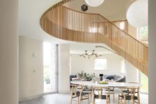 03 The spaces are light-filled, chic and very welcoming, the color scheme is neutral, with some muted touches and pastels