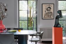 04 The house is strongly connected to outdoors with large windows and doors to the garden