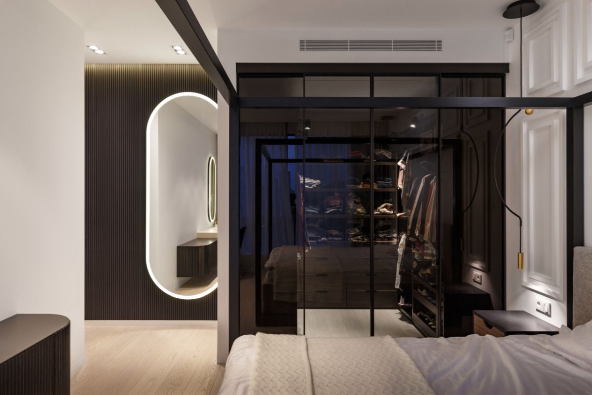 The master bedroom contains a small glass enclosed closet inside