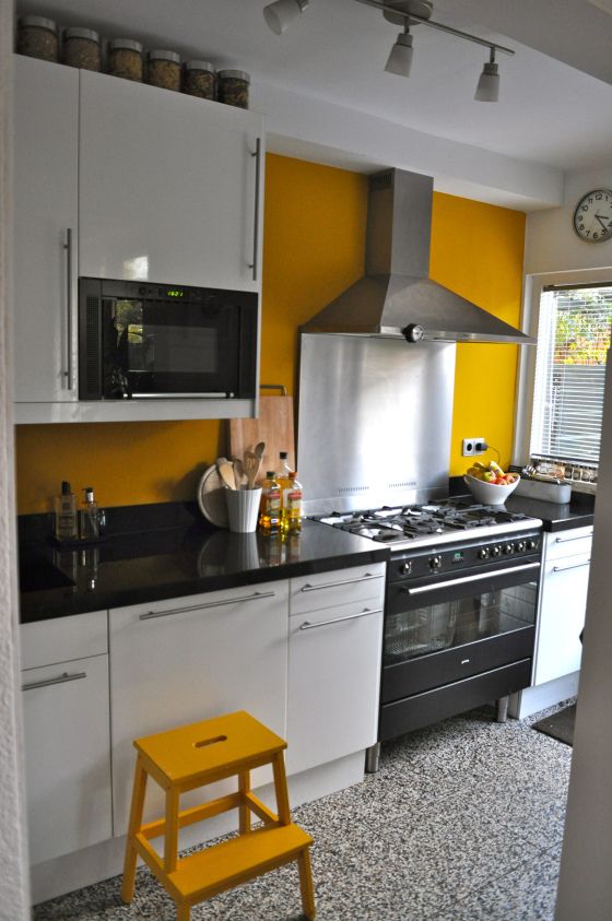 26 Bold Black And Yellow Kitchen Designs DigsDigs