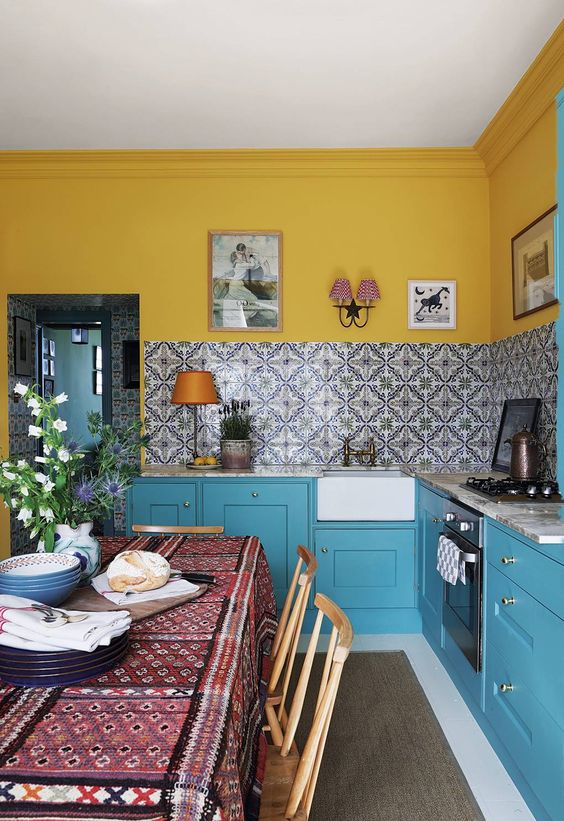 25 Catchy And Bold Blue And Yellow Kitchens - DigsDigs
