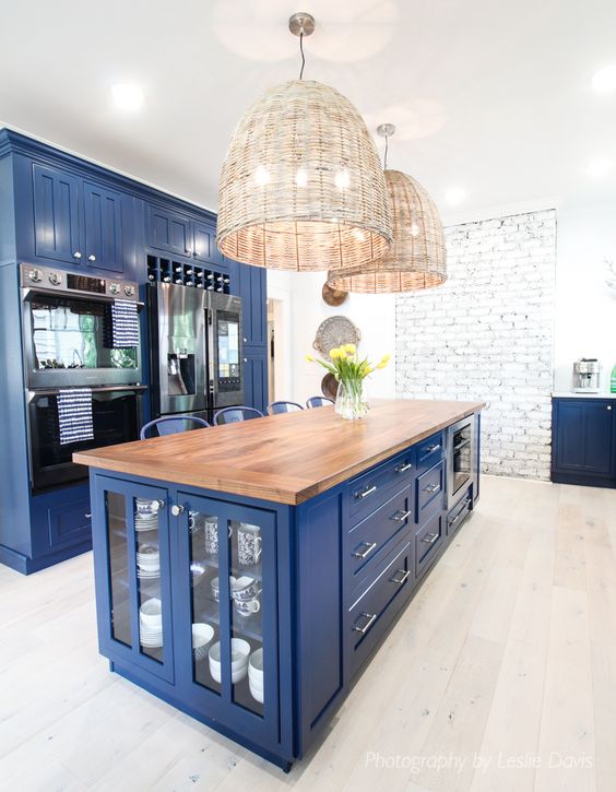 25 Creative And Chic Blue And Brown Kitchens - DigsDigs