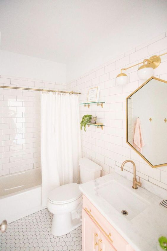 25 Refined White And Gold Bathrooms - DigsDigs