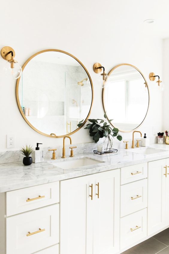 25 Refined White And Gold Bathrooms - DigsDigs