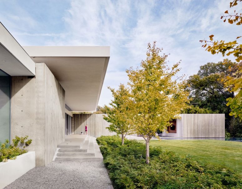 Preston Hollow House Of Three Cast-Concrete Volumes