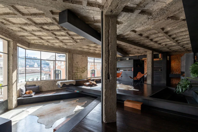 The apartment was stripped to the original concrete ceiling and pilalrs of the 1970s