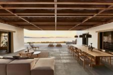 03 The main layout comprises a dining space, a living room and a space by the pool that are united in one