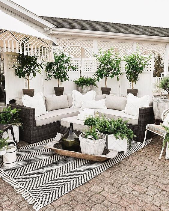 25 Small Yet Cool Patio Decor Ideas