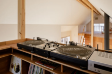 07 The upper space is a DJ booth, which makes the house cool for parties