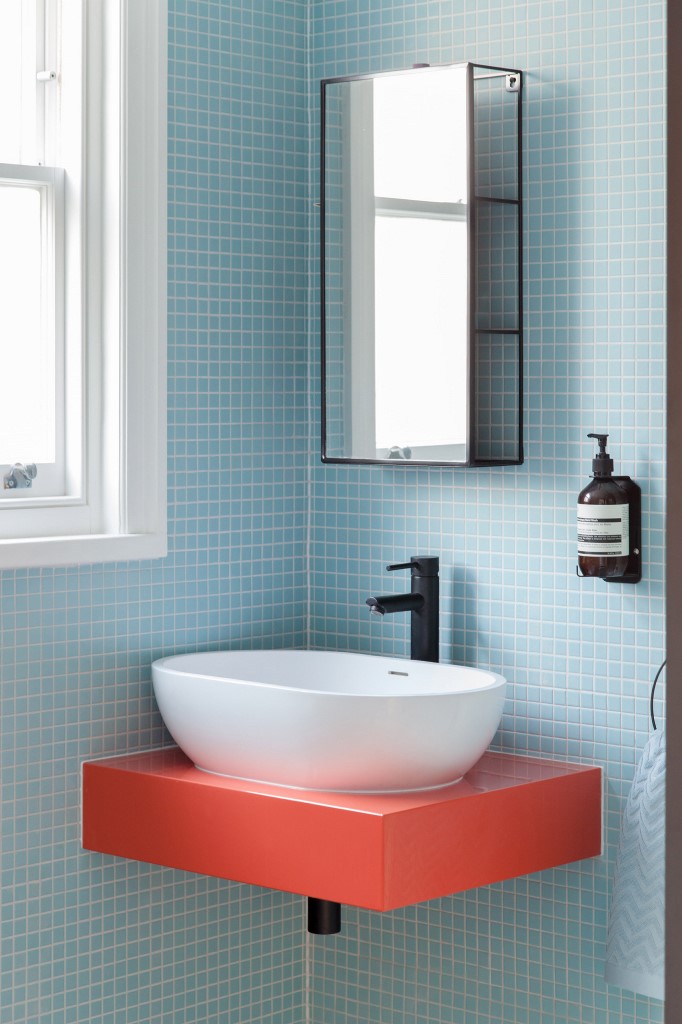 Contrasts make the house look eye-catchy and very bright and lively
