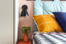 10 Bright bedding continues the decor style