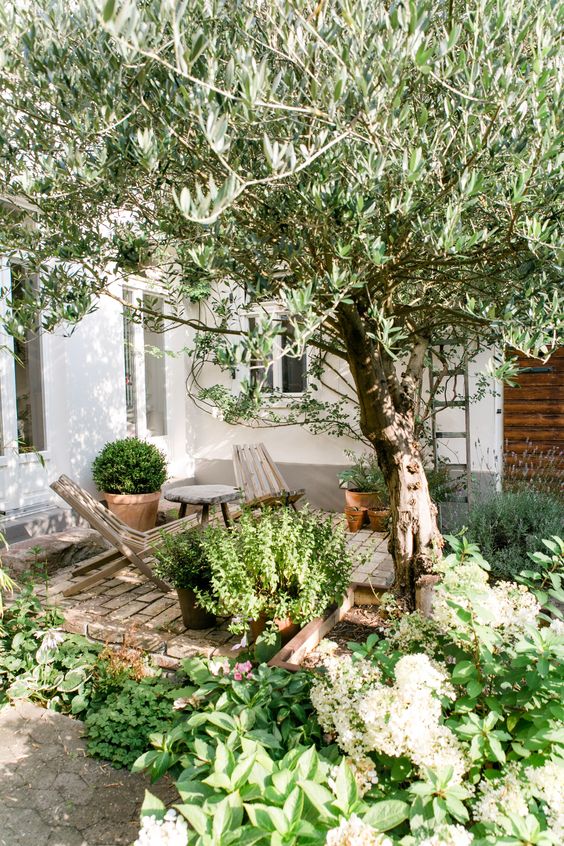 83 Small Backyard Decor Ideas You'll Enjoy - DigsDigs