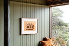 wood ceiling is a super cozy idea