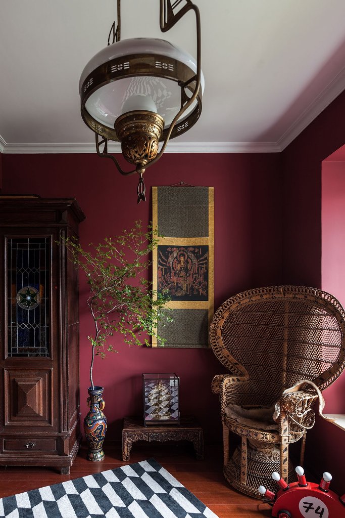 The mix of styles, looks and epochs gives a unique character to the space