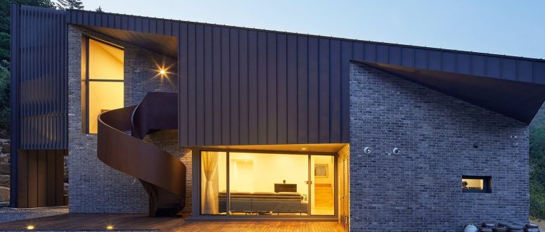 Contemporary Slope House With A Roof Terrace