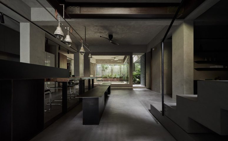 The spaces are vast, the materials and furniture create a cohesive look and the views are focused on the inner courtyard The spaces are vast, the materials and furniture create a cohesive look and the views are focused on the inner courtyard