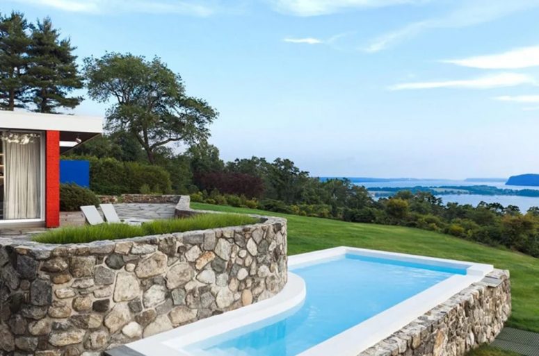 There's a small pool by the terrace and it features views over the Hudson River