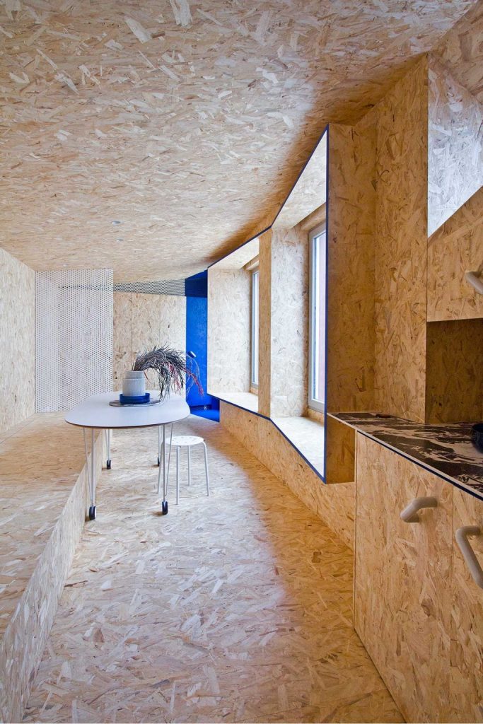 Inside the designer went for Warm OSB, a textural material that gives the space a cozy and warm feel Inside the designer went for Warm OSB, a textural material that gives the space a cozy and warm feel