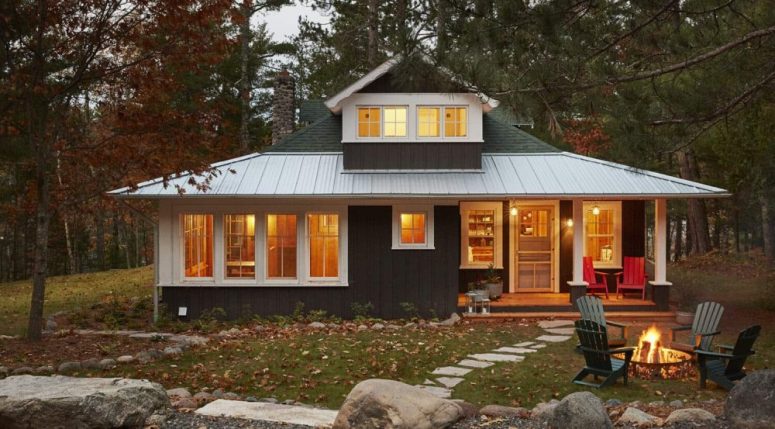 This rustic cabin is a stylish getaway home for a family right in the woods